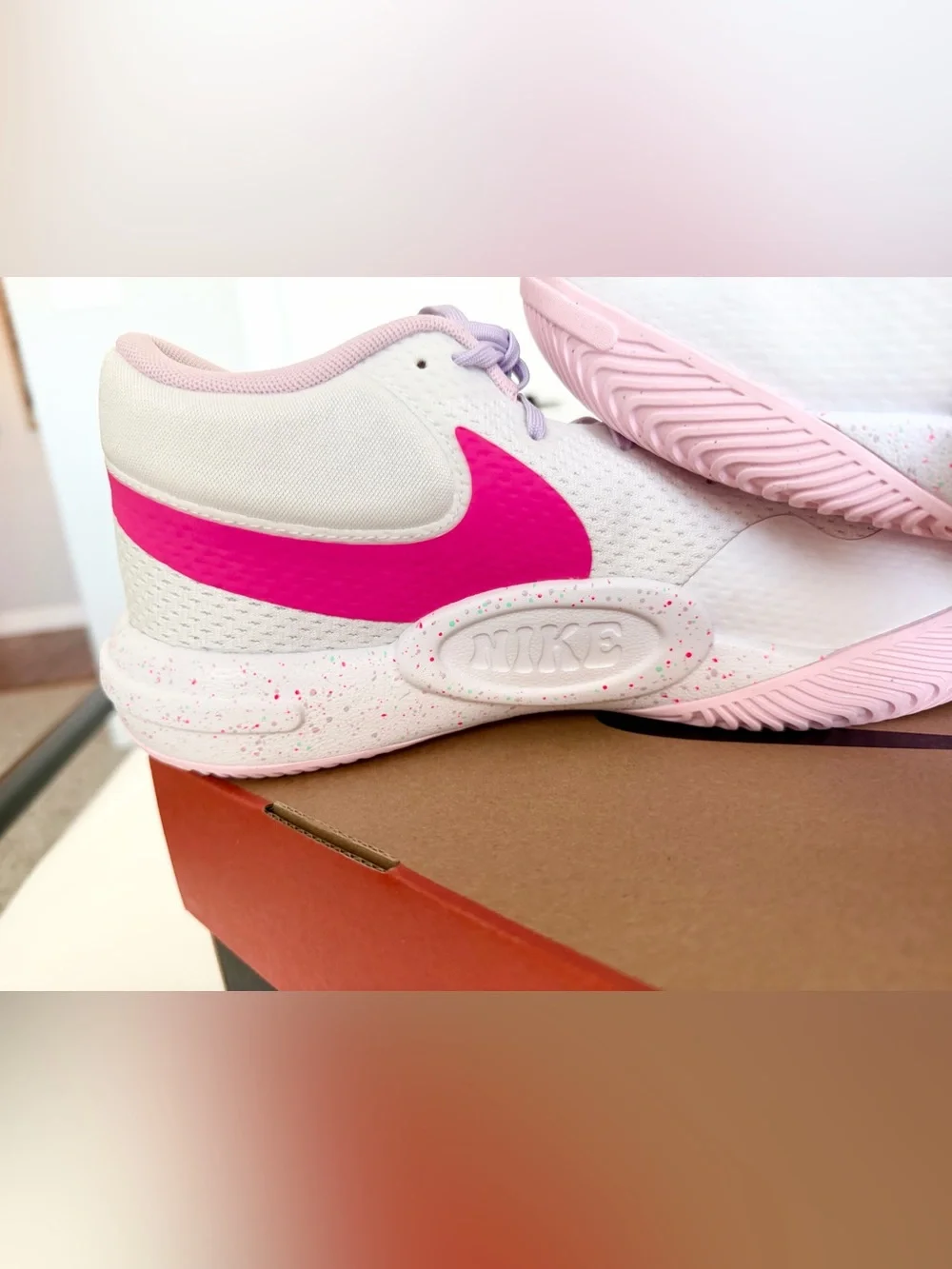 NWOB Nike Hyperquick Womens Volleyball Sneakers White Pink Purple Speckled 9.5